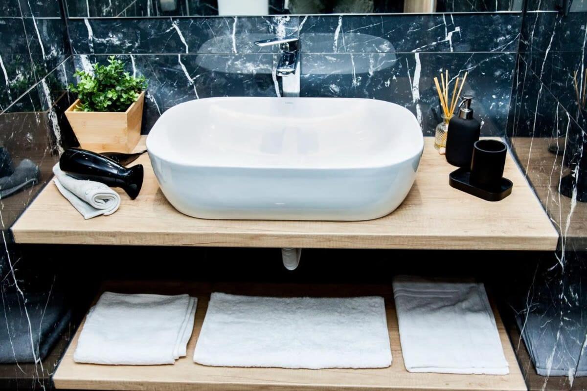 Contemporary And Chic Apartment In Central アテネ エクステリア 写真