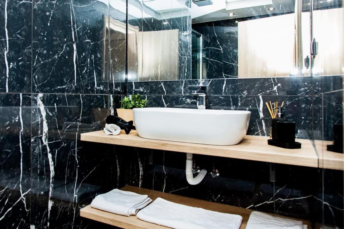 Contemporary And Chic Apartment In Central アテネ エクステリア 写真