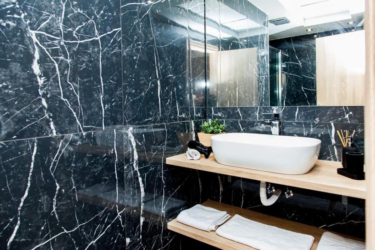 Contemporary And Chic Apartment In Central アテネ エクステリア 写真