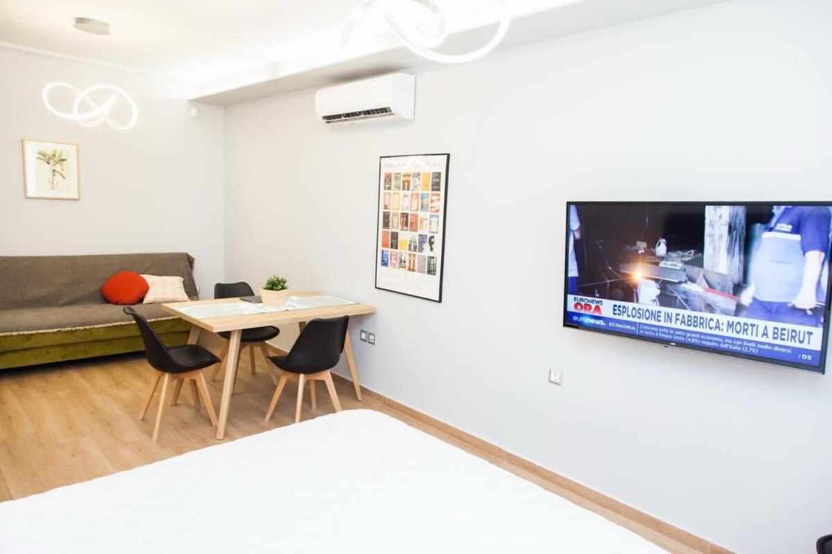 Contemporary And Chic Apartment In Central アテネ エクステリア 写真